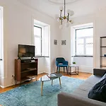 Guestready - Beautiful Flat Near S. Jorge Castle Апартаменти *